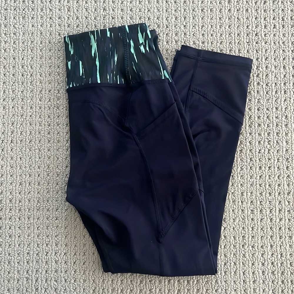 Lululemon cropped leggings, size 8